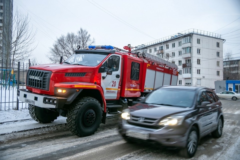    Огонь в красноярской школе потушили учителя до приезда пожарных ИВАНОВА Диана