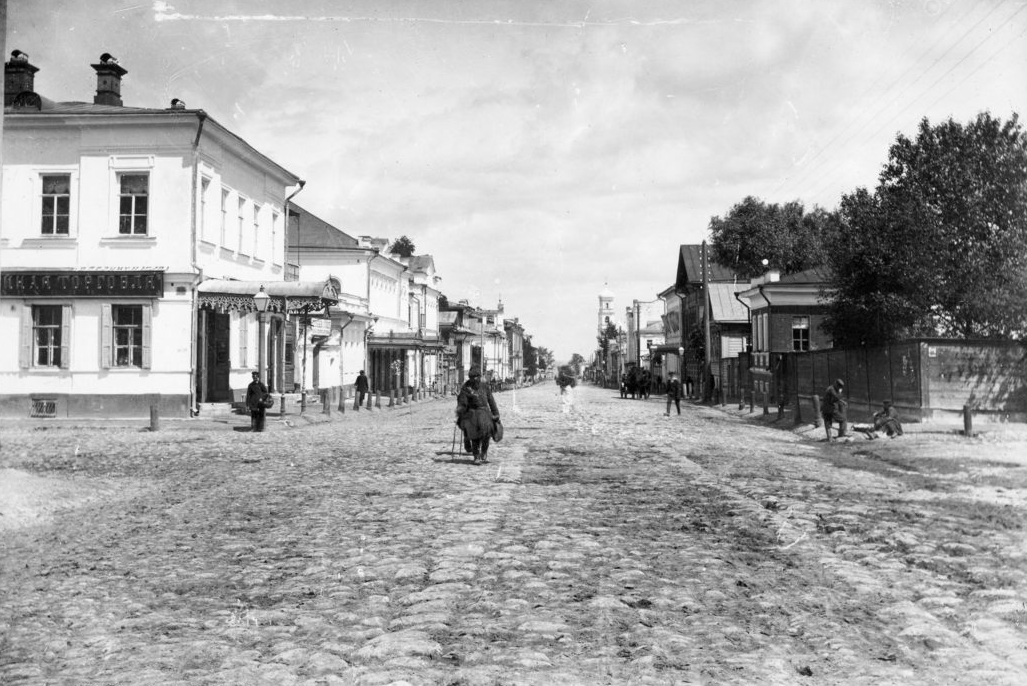 Перекрёсток улиц Малой Покровской и Ильинской, 1880—1896 гг. Фото: pastvu.com