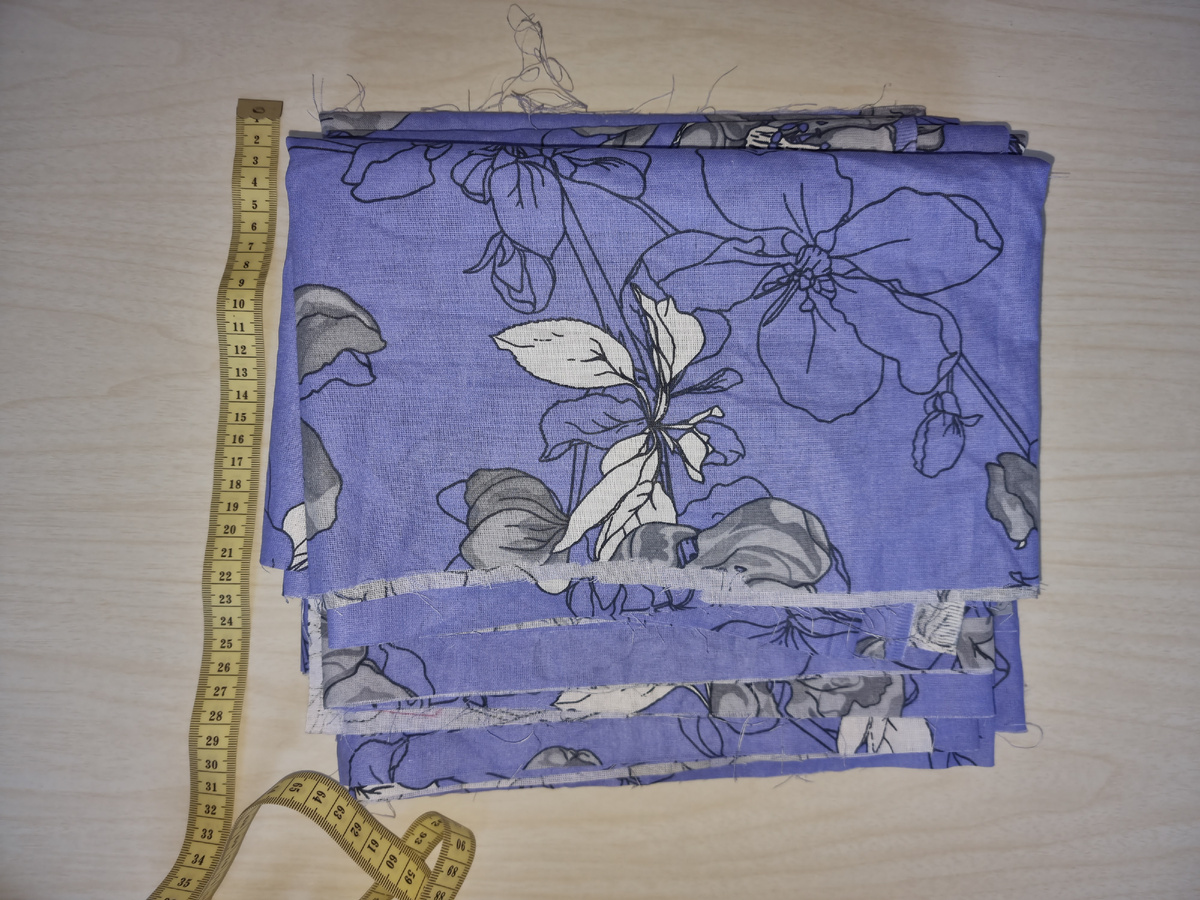 Серо-белые цветы на голубом, бязь