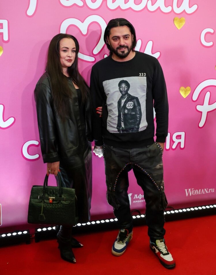 Александр Бердников появился на светском мероприятии с женой Ольгой📷
