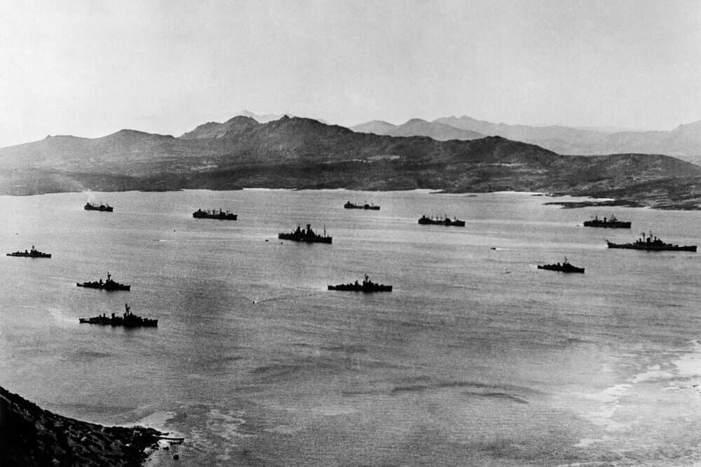 Карибский кризис 1962 г. Корабли ВМС США в заливе Гуантанамо осуществляют блокаду Кубы