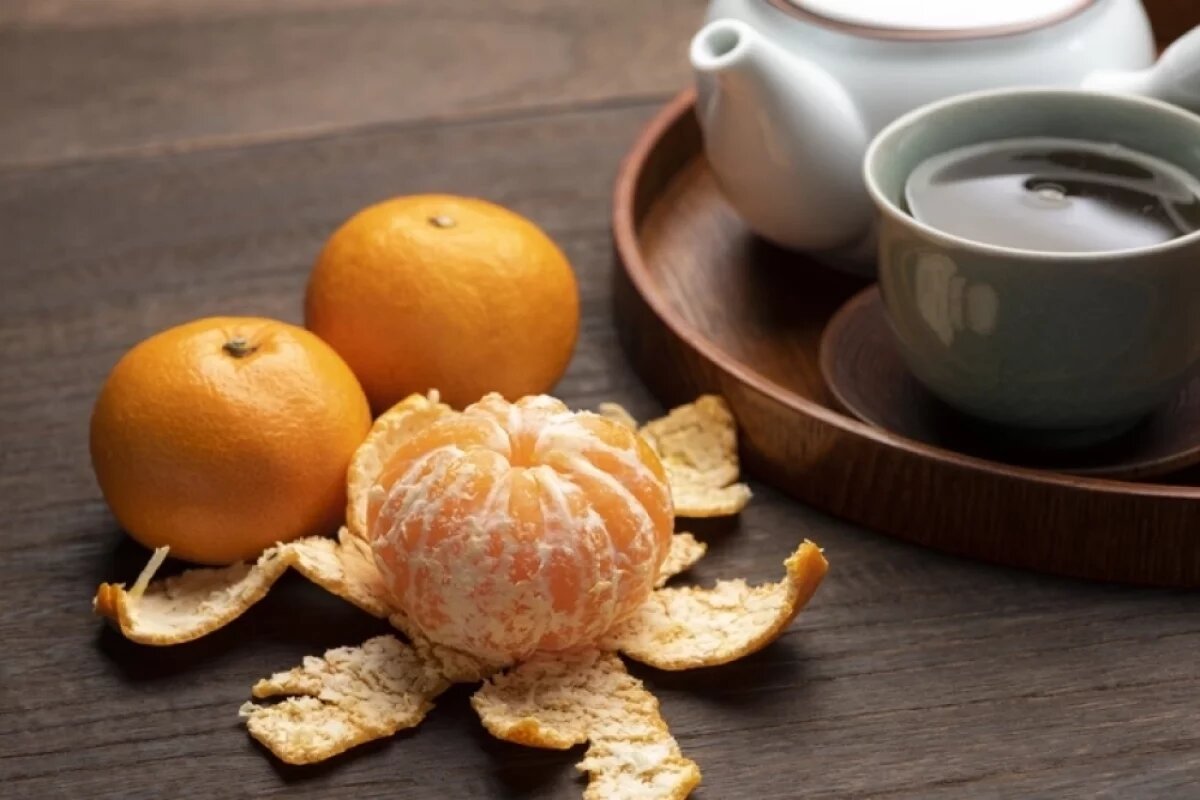    На кожуре цитрусовых можно приготовить безалкогольный напиток с добавлением лимонной кислоты и сахара.