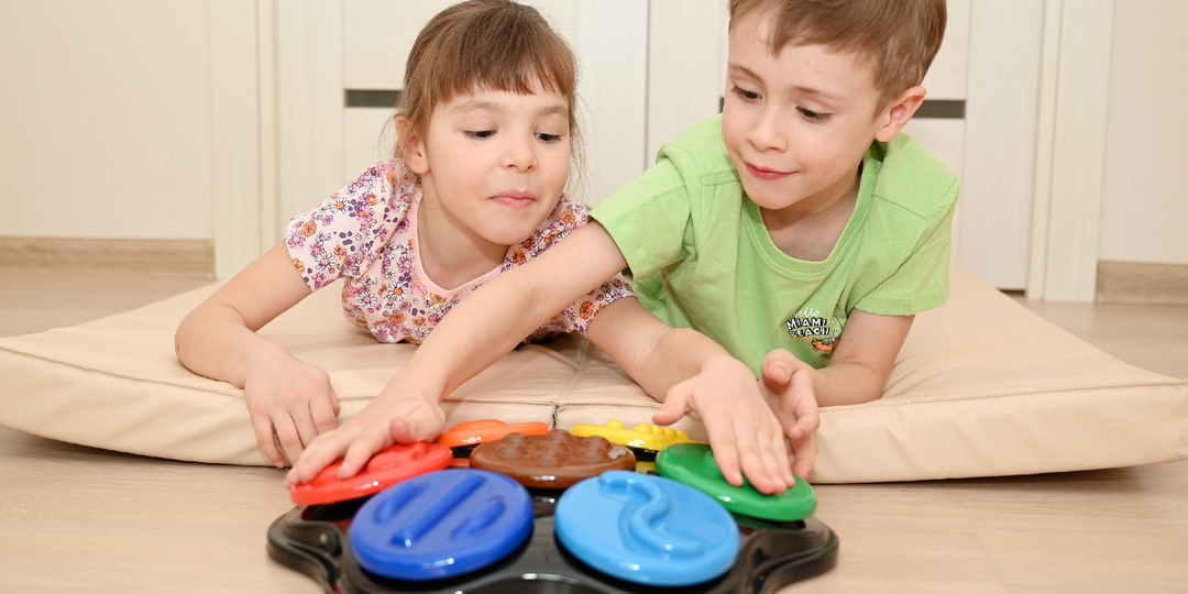 Нейропластичность в коррекционной педагогике: как занятия помогают мозгу ребёнка с ОВЗ развиваться