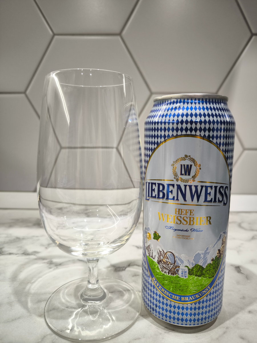 Пиво "Liebenweiss Hefe-Weissbier" (Либенвайс Хефе-Вайсбир) из Германии