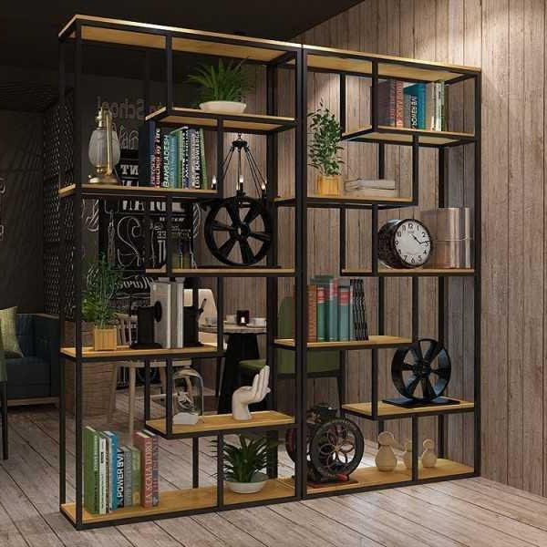 Его противоречивая элегантность, сочетающая в себе холод металла и тепло дерева, позволяет создавать зонирование, не утяжеляя интерьер.