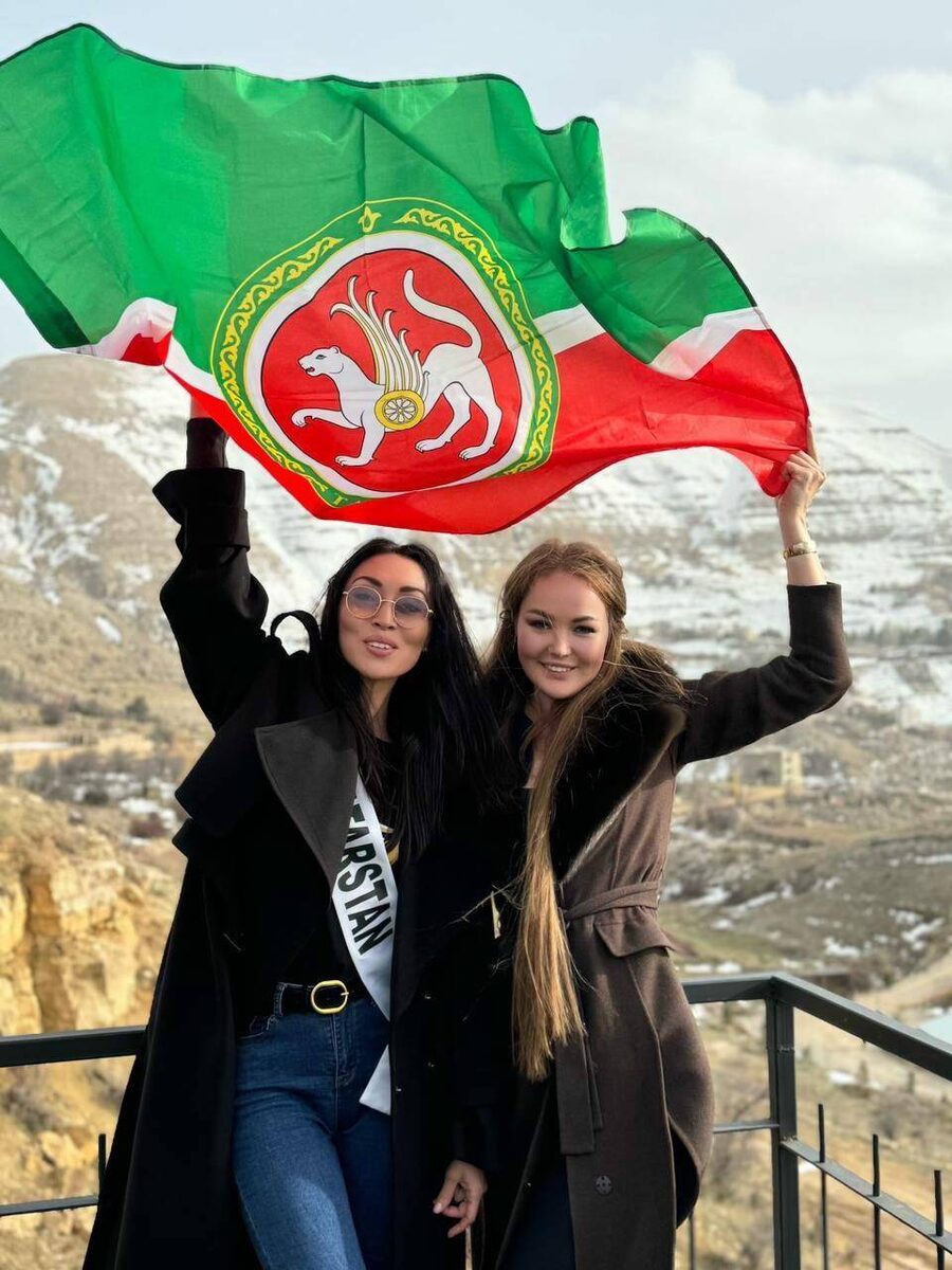 На фото: Роза Гадиева и Светлана Ганиева на конкурсе Miss Europe 2026