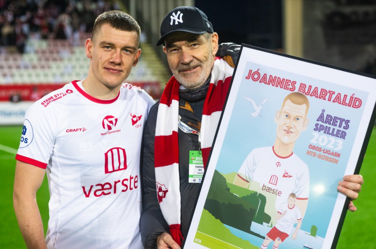 Бяьрталид лучший игрок ОБОС-ЛигиНаграждение Бьярталида. Фото ФК «Фредрикстад»