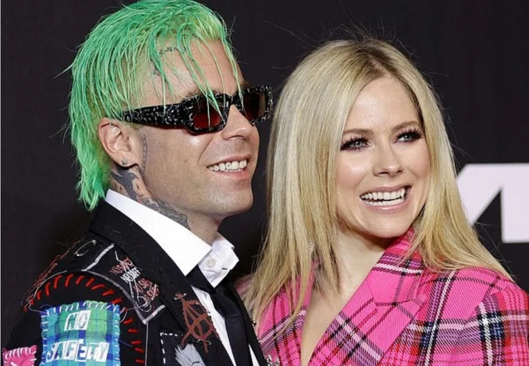 Нашла себе однажды под стать еще одного типа "стилягу", который не кичиться быть супер модным и офигенно современным