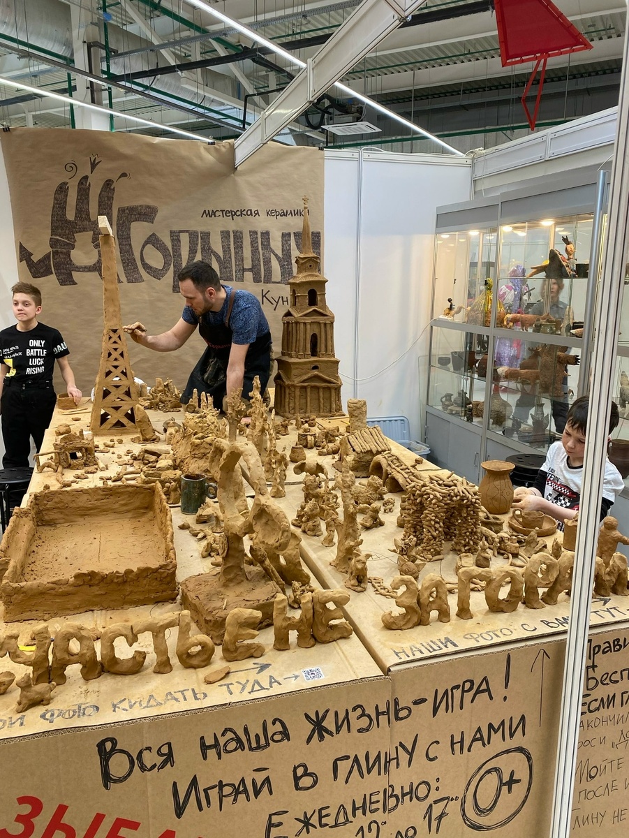 Фото со страницы Евгения Попова  https://sun9-74.userapi.com/s/v1/ig2/C_V0FVR5x91O2uiXwBxIgA2sF9-aMFkSlp068-cXOeHAWM7cebbSMoRHUPndK6o75JH7f7lNgbC6TV0AmwNlUHVb.jpg?quality=95&as=32x43,48x64,72x96,108x144,160x213,240x320,360x480,480x640,540x720,640x853,720x960,1080x1440,1280x1707,1440x1920,1920x2560&from=bu&cs=1280x0