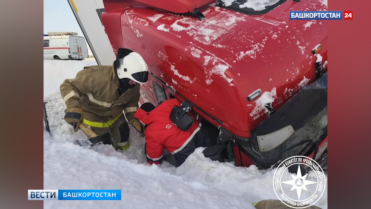    На трассе М-12 в Башкортостане перевернулась фура