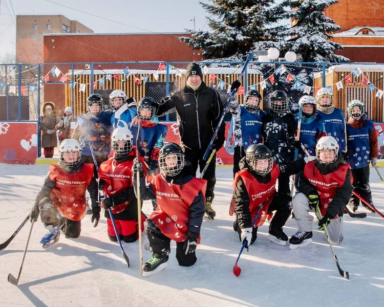     В Курске 300 детей занимаются хоккеем и фигурным катанием на ледовых площадках