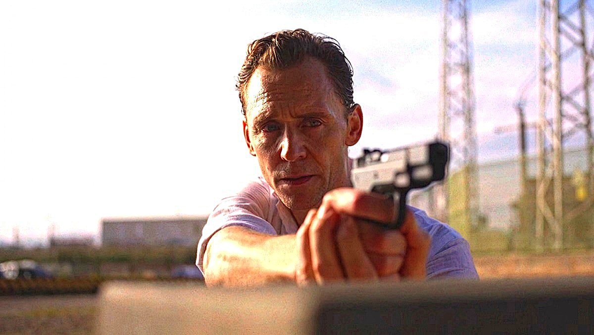 Увы, не взяли Тома в очередные Джеймсы Бонды, хотя подходил по всем критериям. Ну хоть в "Ночном администраторе" вдоволь пошпионил.