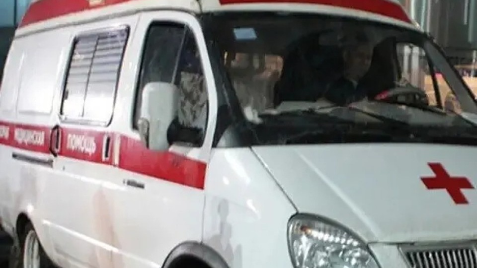 В Новозыбковском районе 73-летний пенсионер на легковушке угодил в кювет и врезался в дерево