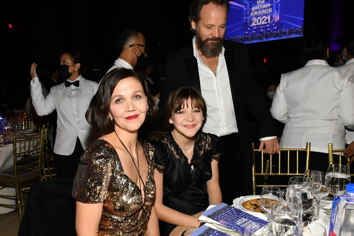 Мэгги Джилленхол, Рамона и Питер Сарсгаард / Источник: gettyimages (Craig Barritt)