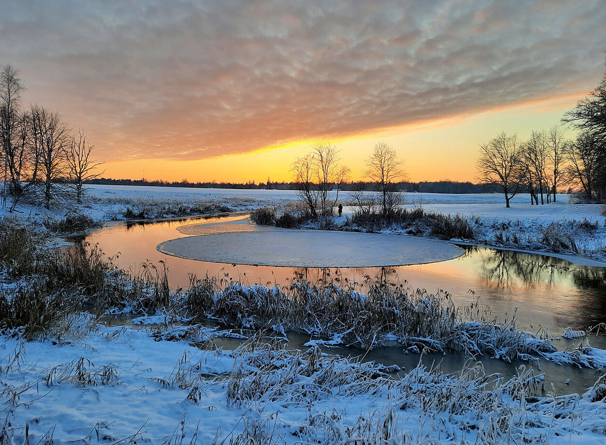 Ледяной круг на закате / река Вигала, Эстония