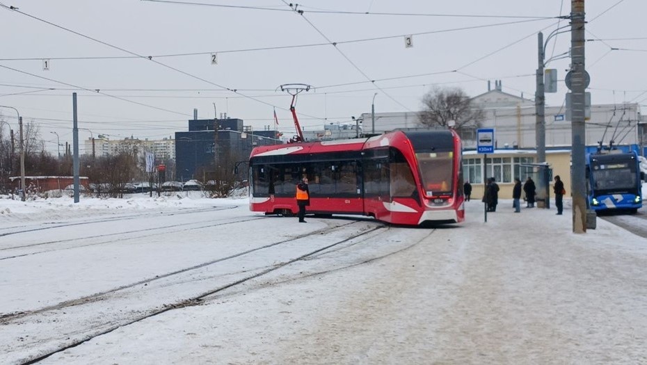    Трамвай сошёл с рельс на конечной возле станции Ручьи в Петербурге Автор фото: t.me/Megapolisonline
