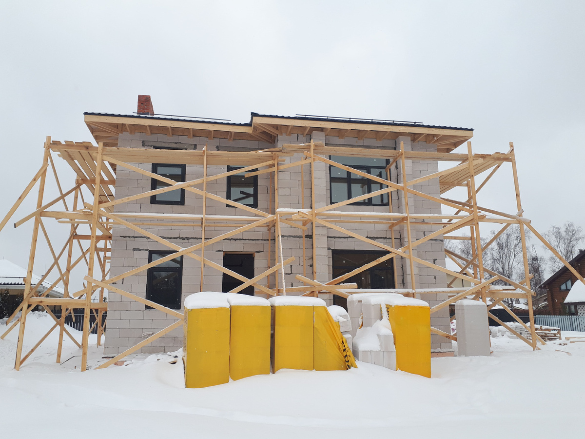 Оформить дом в собственность можно двумя основными способами, а именно: Дачная амнистия и согласование Уведомлений. Кадастр и право: https://vita-house.ru