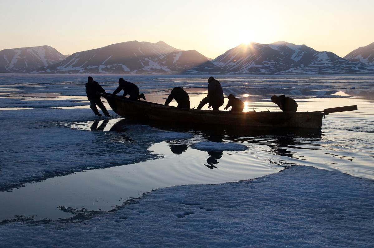 Автор фото - Сертун Владимир. Анадырь. Домой, пробиваясь во льдах.