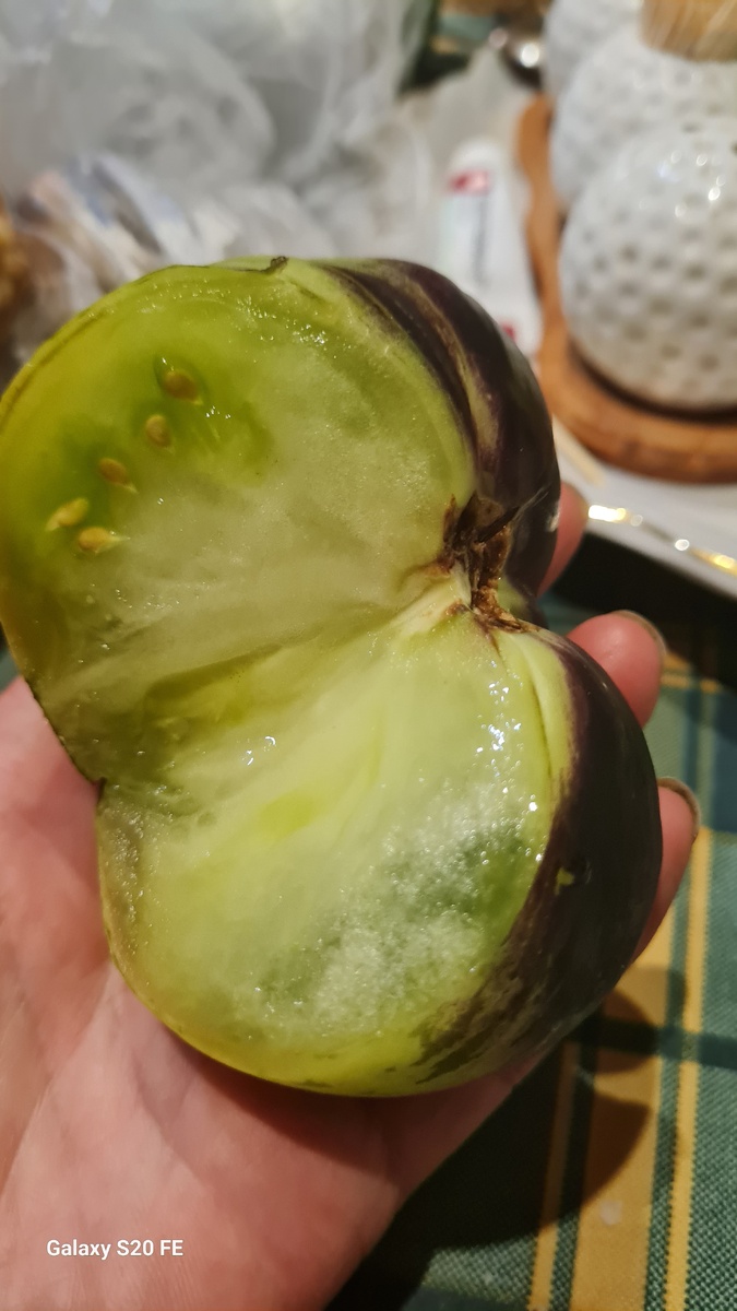 фото автора томат сорт Зелёный Альбо 3242, Палитра соков из томатов разных цветов.