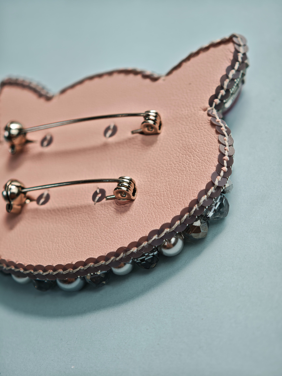 Изнанка броши из бисера