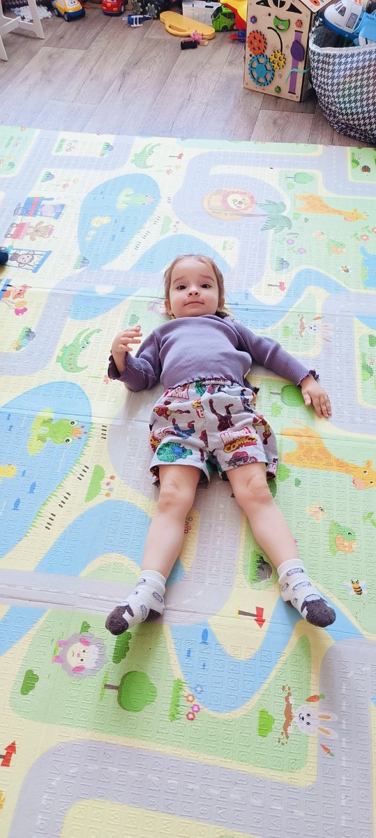 Все Севины штаны из комода перемерила