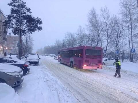 Автобус сбил 19-летнего парня в Нижнем Тагиле