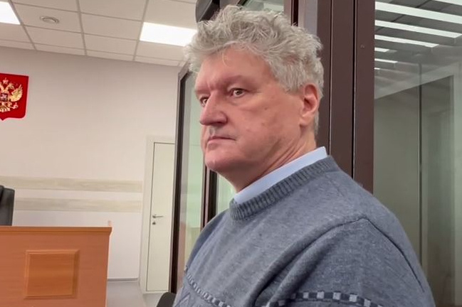 Обвиняемого доставили в Новосибирский районный суд для избрания меры пресечения. Фото: Мария НОВИКОВА