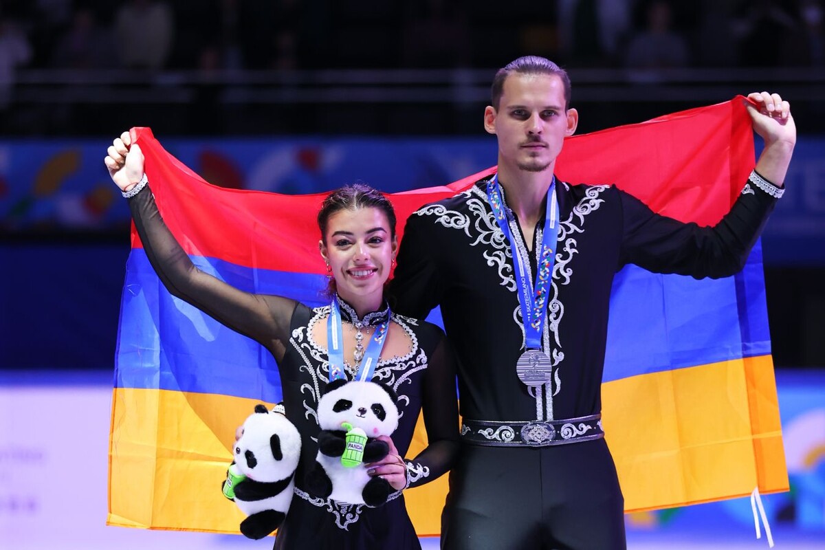     Карина Акопова и Никита Рахманин