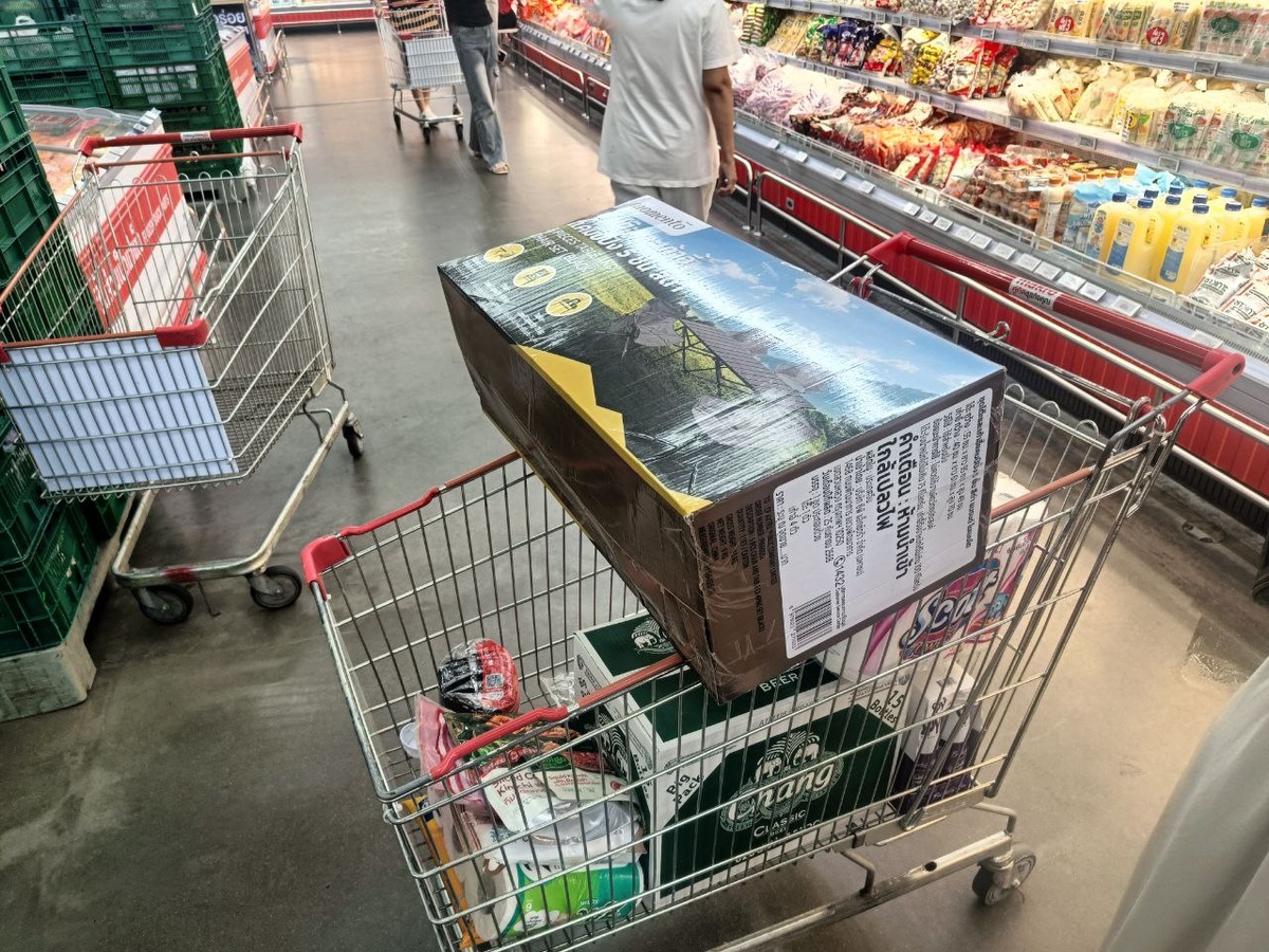 Вот набор - туристические стулья и столик.