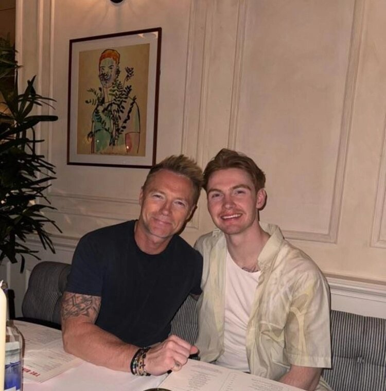 Ронан Китинг с сыном Джеком. ФОТО: Instagram @rokeating (запрещенная в России соцсеть; принадлежит компании Meta, признанной экстремистской организацией и запрещенной в РФ)📷
