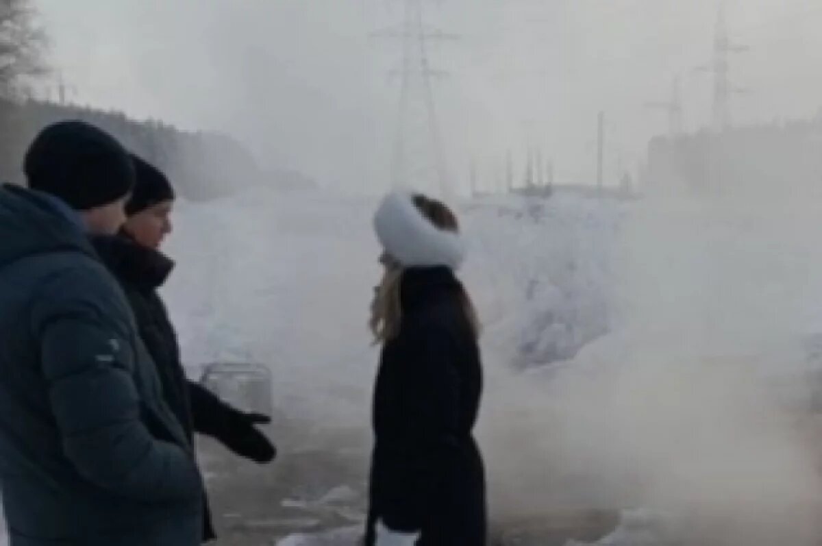    Аварийная бригада приступила к устранению дефекта.