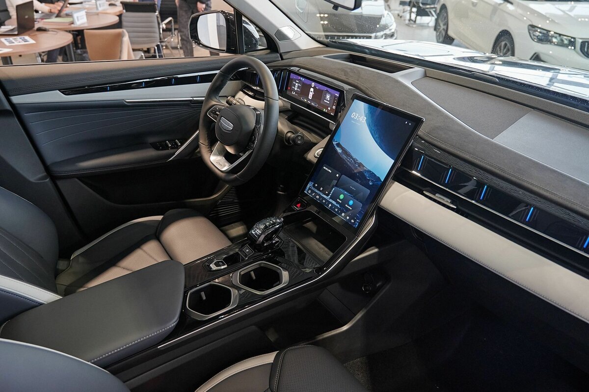 Минус 411 000 рублей: в России появится новая дешёвая версия Geely Atlas. Источник иллюстрации - auto.ru