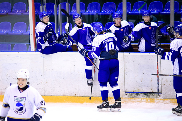 Тверские хоккеисты одержали волевую победу над питерским «Тайфуном»