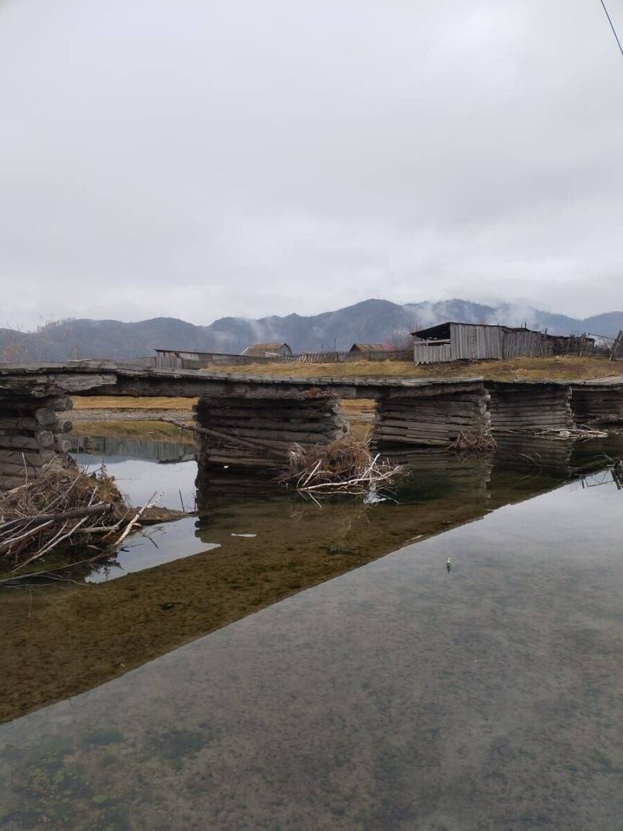    Ветхий мост через реку Окол. Источник: Прокуратура Республики Алтай