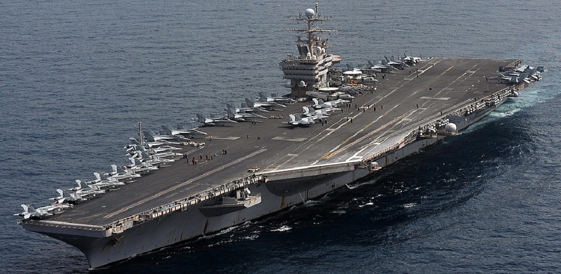 ОБЫЧНОЕ ДЕЖУРСТВО.. Авианосец Авраам Линкольн. Иллюстрация из "Этнопанорамы-2026. (Часть 1: январь)", вышедшей на Премиуме Уровня 1. (Яндекс Картинки - seaforces.org)