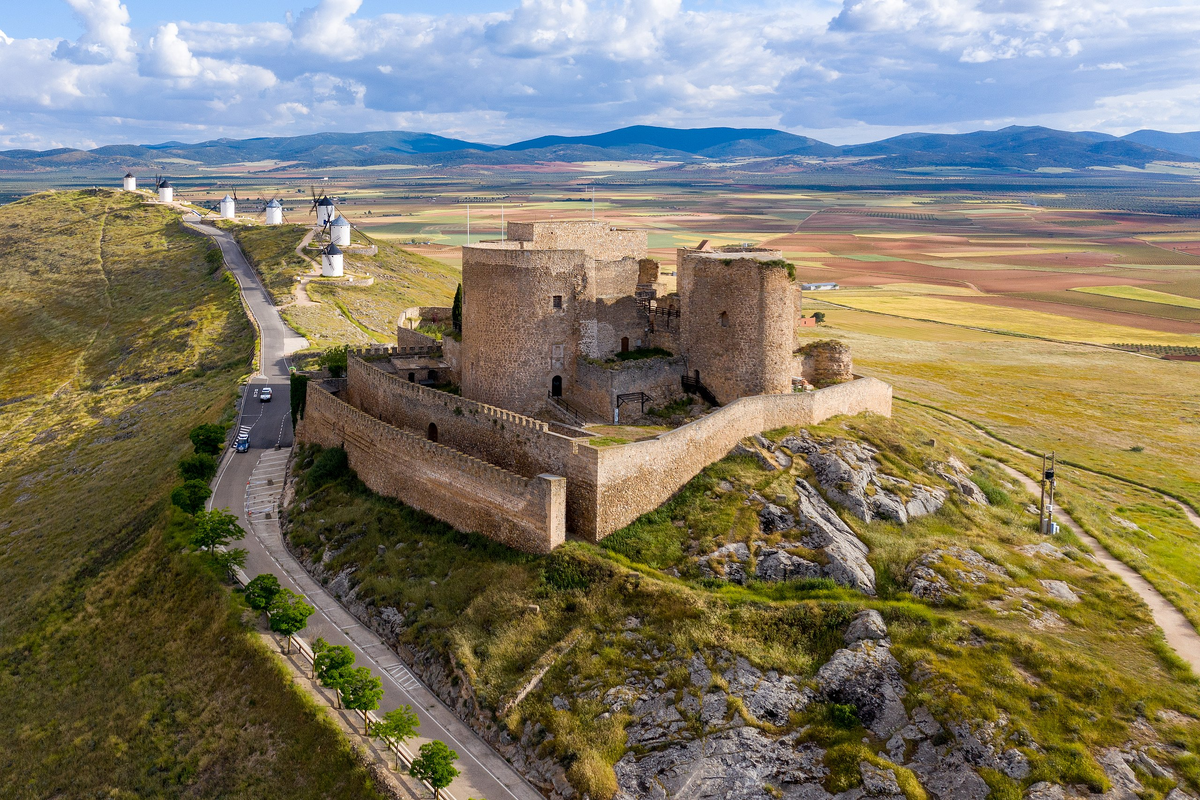 Замок Консуэгра https://es.wikipedia.org/wiki/Castillo_de_Consuegra