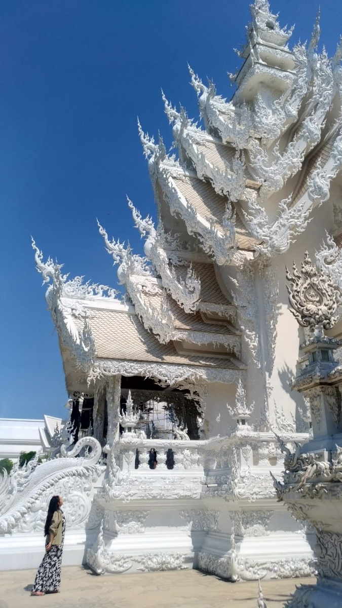 Без туристов в Белом храме