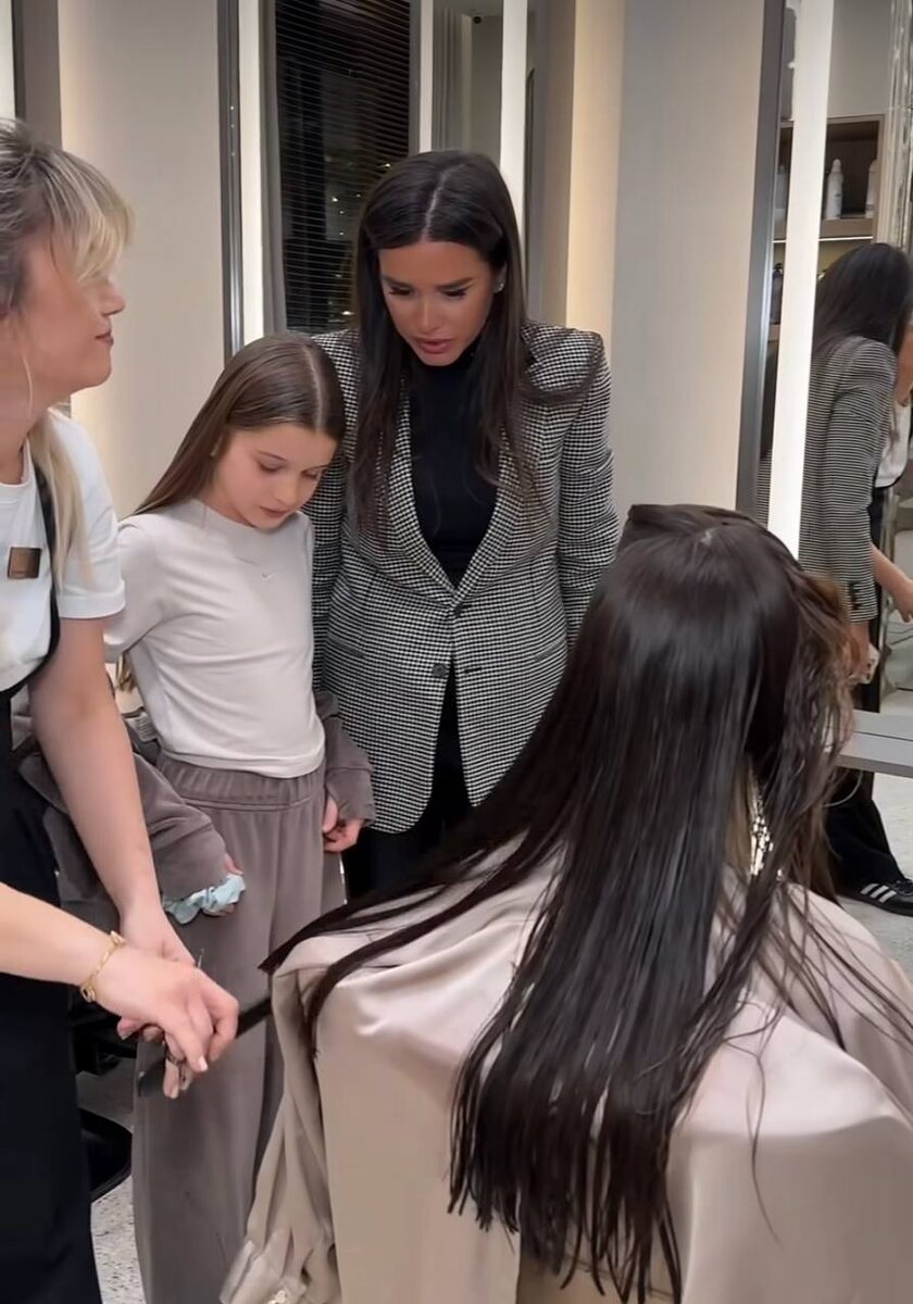 Ксения переживала из-за новой стрижки дочери. Фото: соцсети