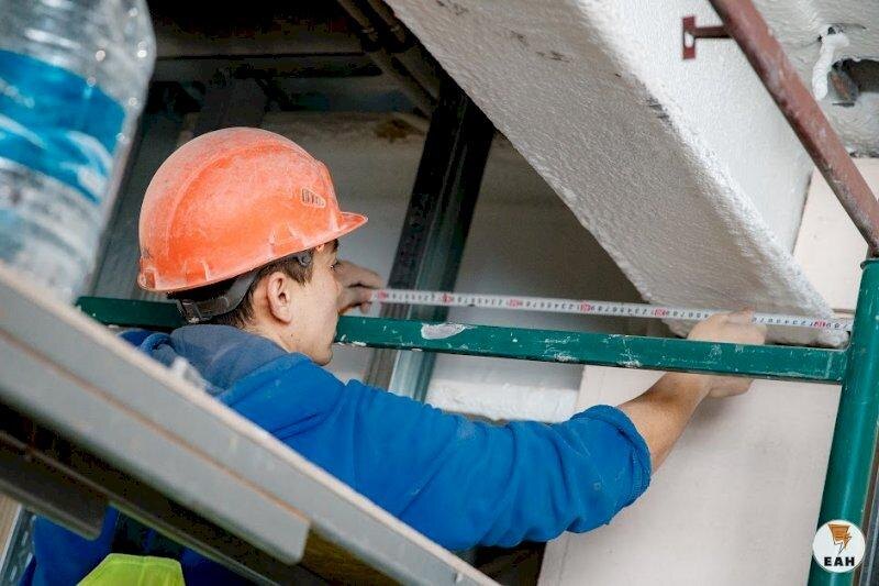    ЕАН. Рабочий на стройке