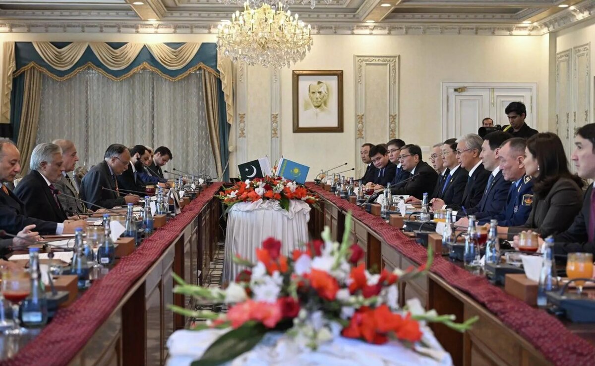 Переговоры Касым-Жомарта Токаева и Шахбаза Шарифа в расширенном формате © Photo : Пресс-служба президента Казахстана