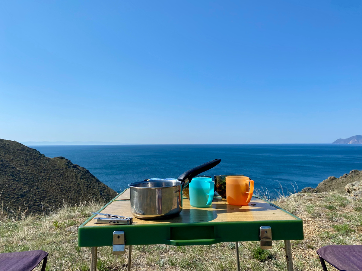 Там, где есть тост, всегда найдутся кружки. А если ещё и в путешествии, то это комбо. Кстати, путешествия — ценность для моей супруги :)