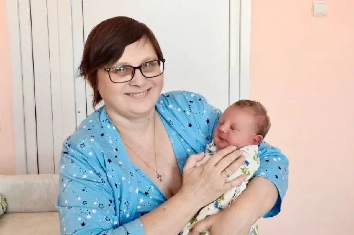    В Саратове врачи приняли роды у 46-летней многодетной мамы