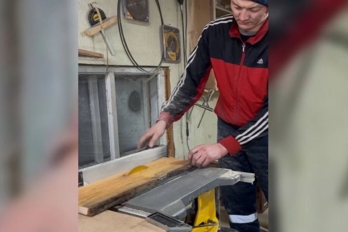    В Бурятии многодетному отцу помогли открыть столярную мастерскую