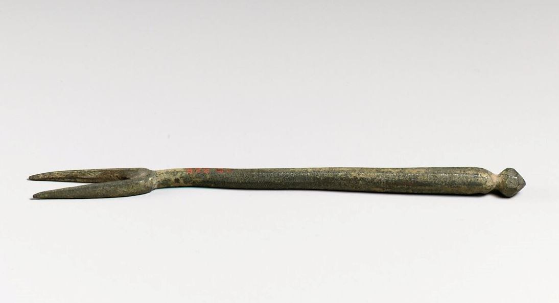 Римская вилка. Такой баранью ногу не наколешь.