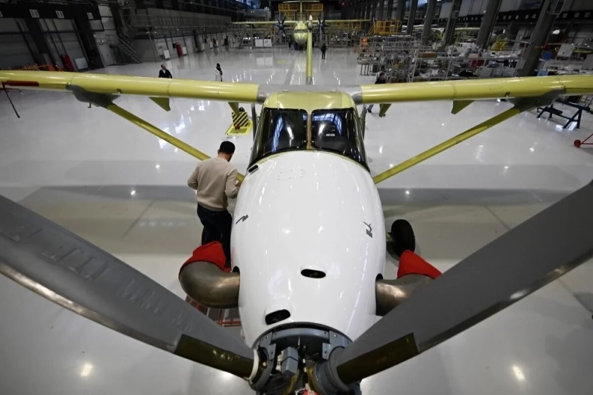    Самолет ЛМС-901 «Байкал» перед первым полетом с российским двигателем ВК-800 и воздушным винтом АВ-901.