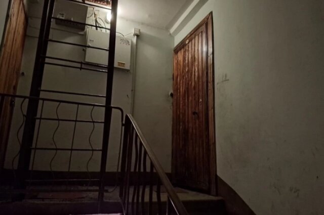    Многодетная семья живёт на последнем этаже. Фото: АиФ-Петербург/ Арина Кулешова