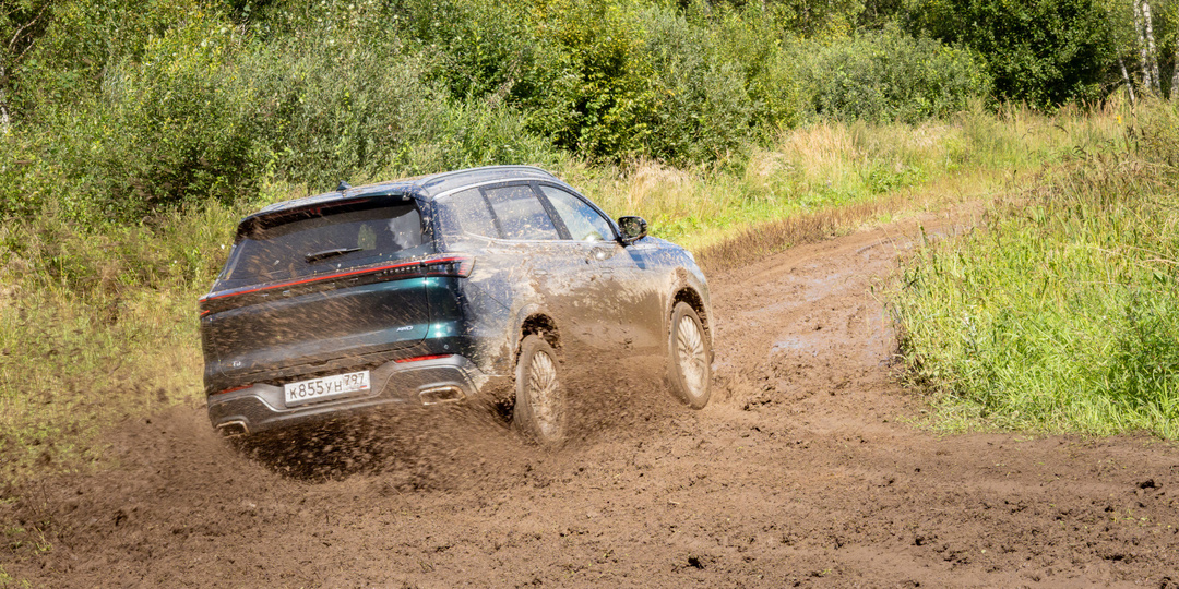 Первый тест-драйв нового российского кроссовера Tenet T8. Что в нем российского и на что он способен?