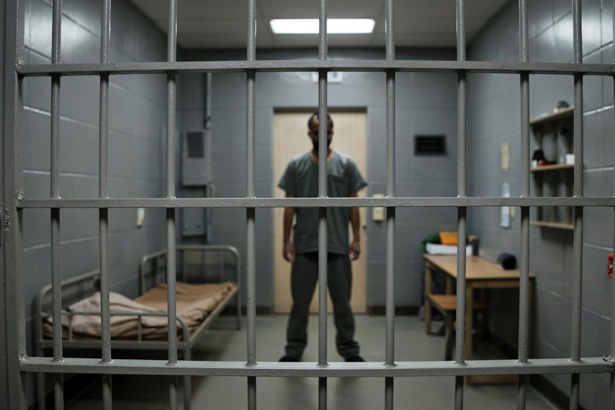 В июле 2019 года финансист-педофил умер в следственном изоляторе.  Фото: Изображение сгенерировано с помощью ИИ / Светлана Возмилова