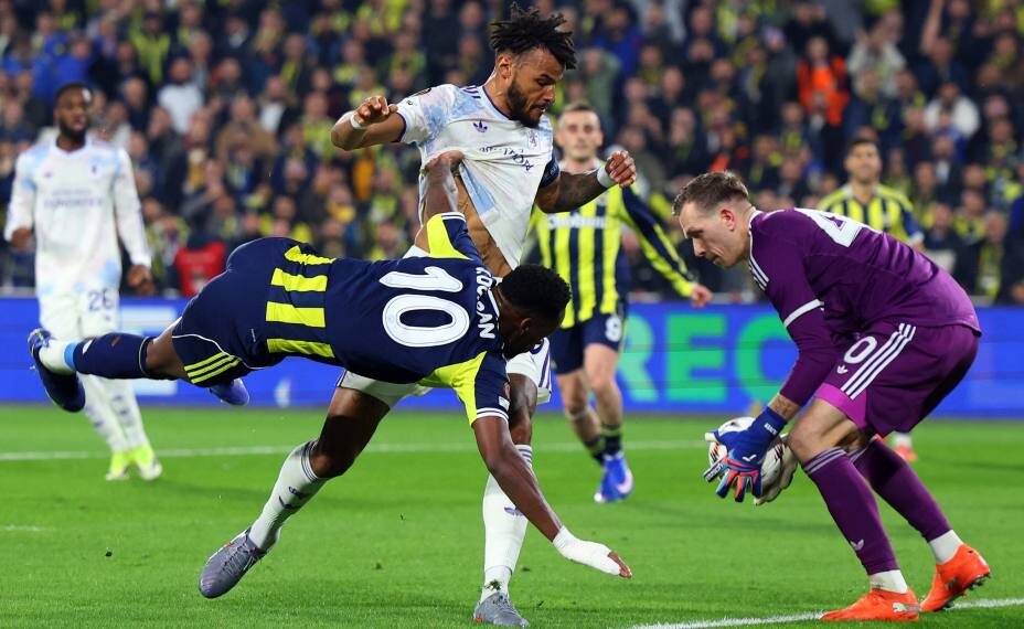    Колумбиец Дуран (№10) принадлежит «Аль-Насру», играет за «Фенербахче», а теперь собрался в «Зенит». Фото: Reuters