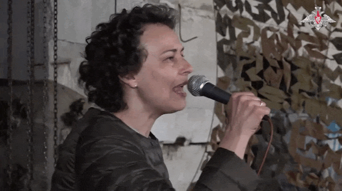    Юлия Чичерина неоднократно приезжала поддержать бойцов. Видео: ТГ-канал МО России